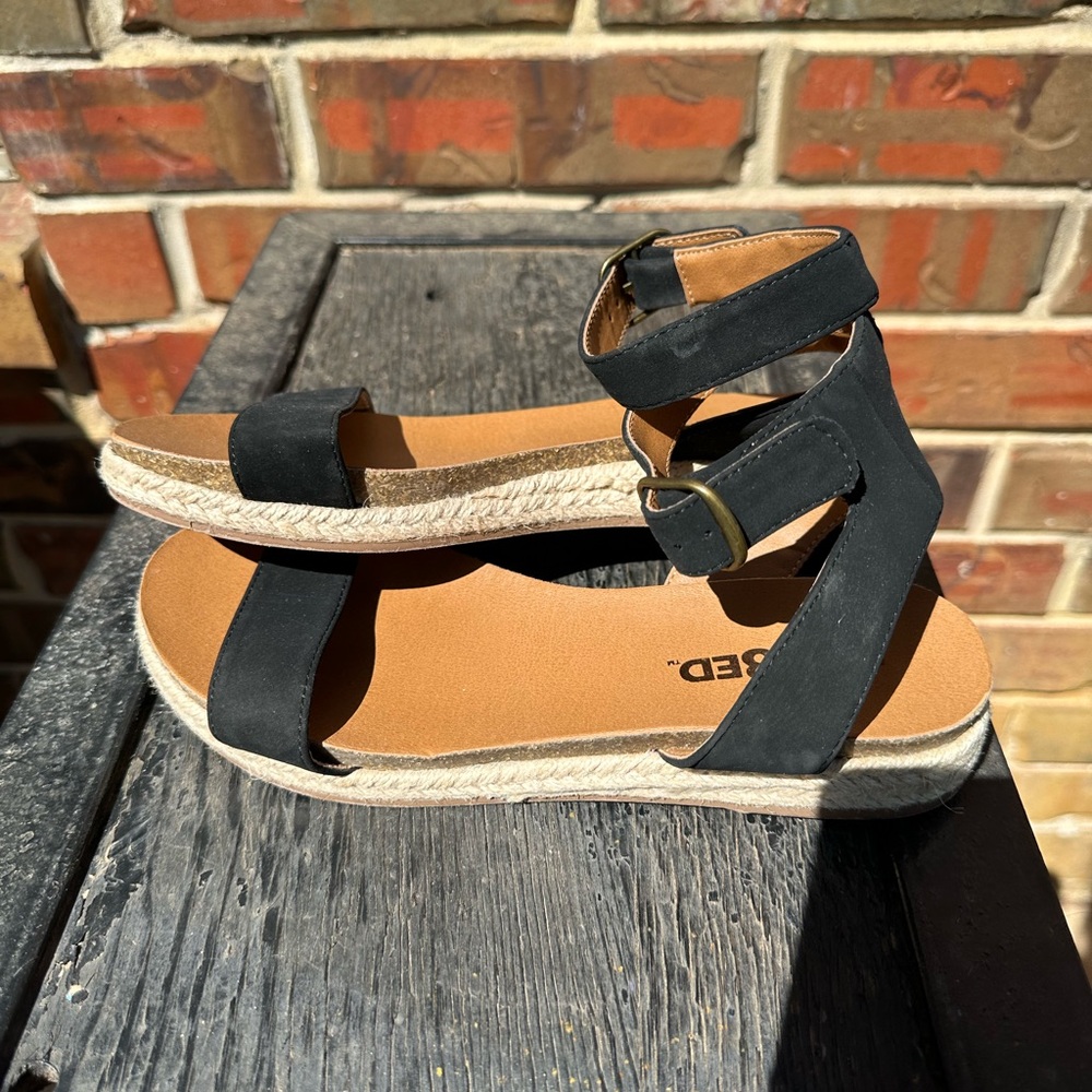 Sandals - Picture 2 of 3